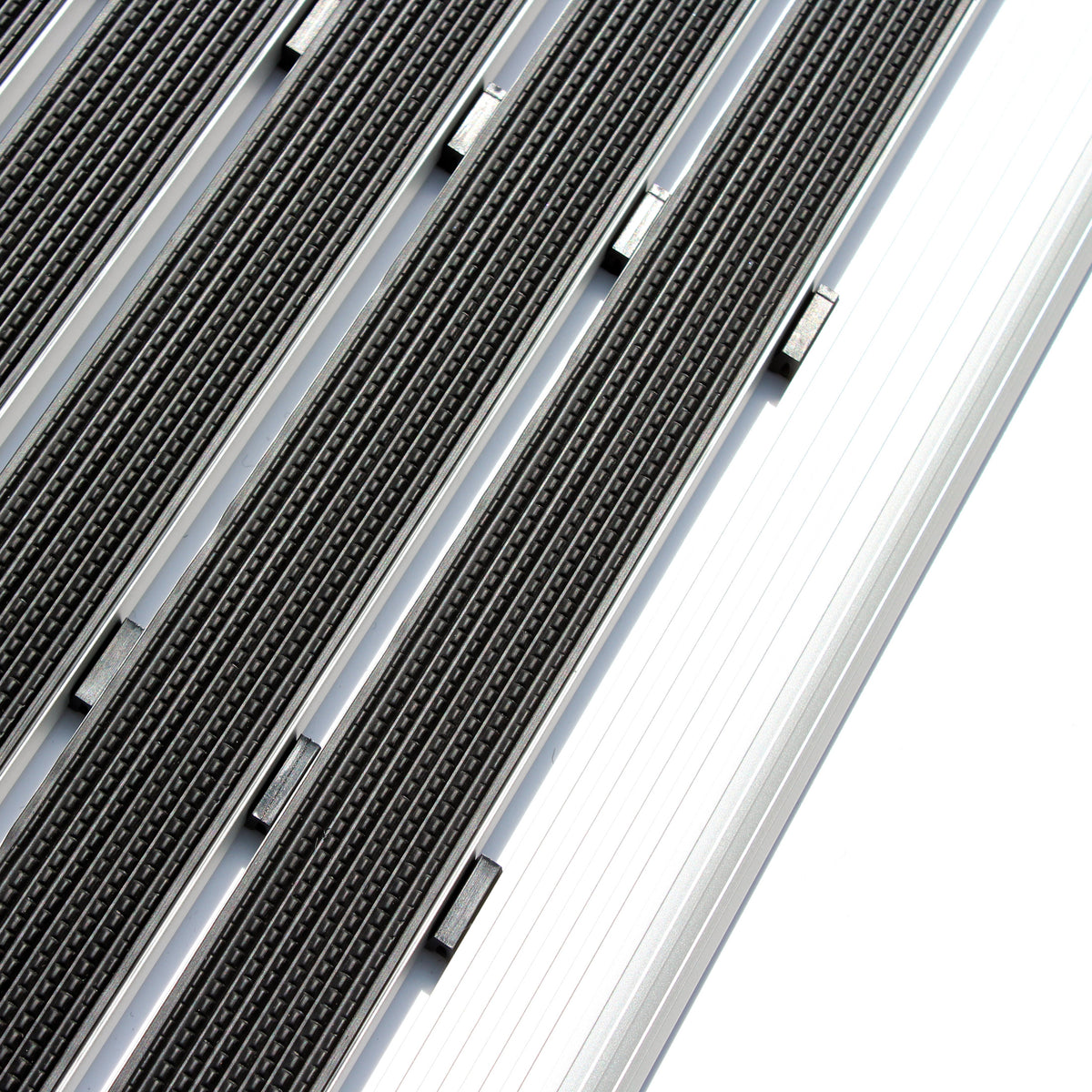 cortex-london-doortex-alumat-black-aluminium-framed-outdoor-entrance-mat-40-x-60cm
