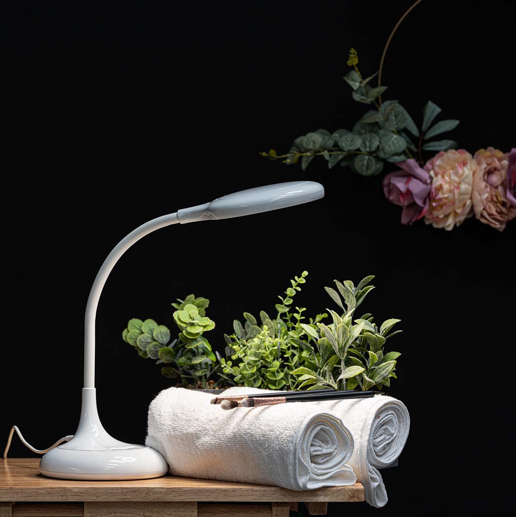 cortex-london-windsor-chameleon-desk-magnifier-lamp-white-3x-magnification