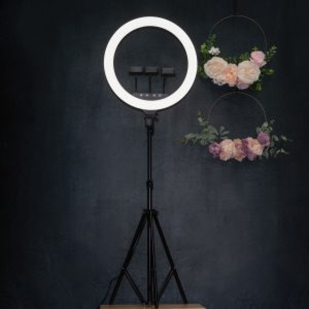 cortex-london-eclipse-ring-light-adjustable-tripod-three-mobile-phone-holders