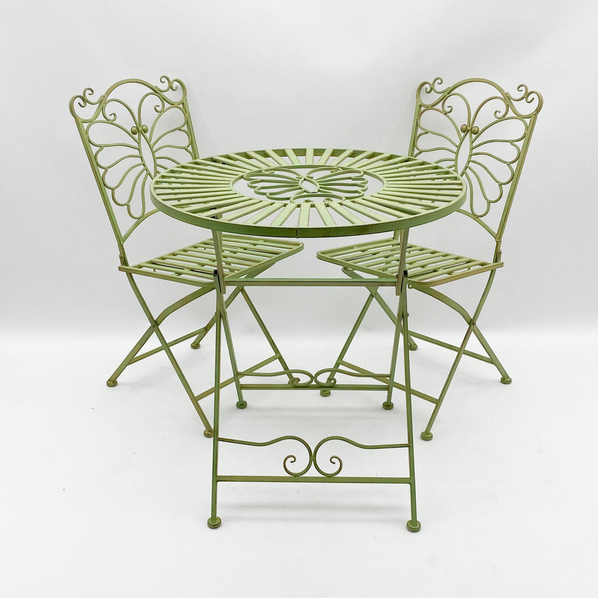 cortex-london-windsor-green-metal-garden-bistro-set-round-table-two-chairs