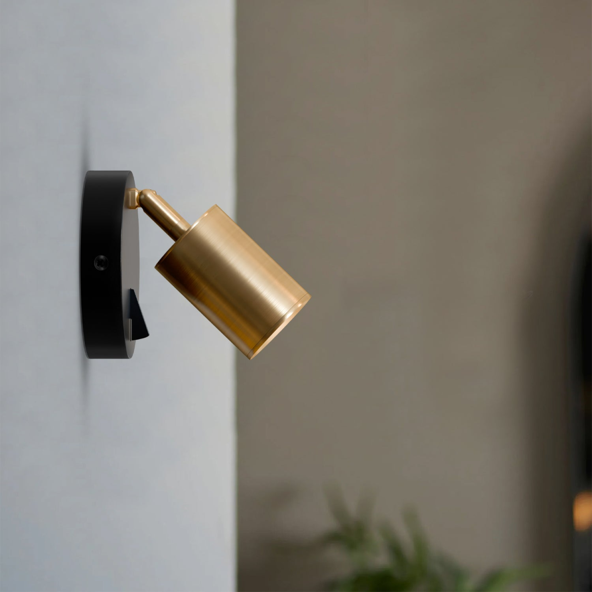 cortex-london-windsor-brass-gu10-rotatable-spotlight-wall-light