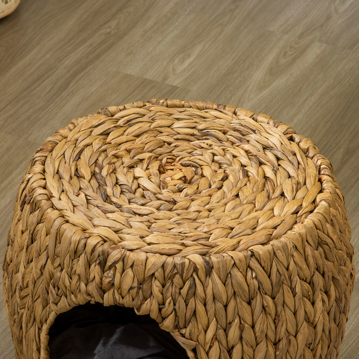cortex-london-windsor-rattan-cat-house-stool-wicker-cushion