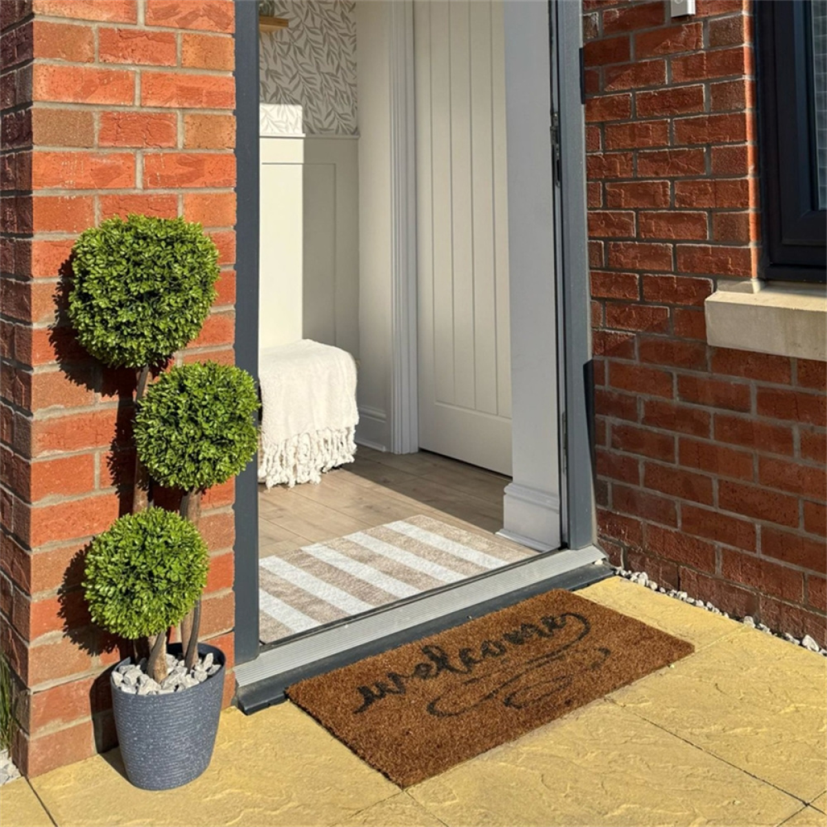cortex-london-windsor-three-ball-artificial-boxwood-tree-dark-green-jet-black