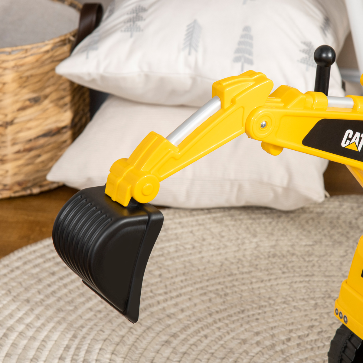 cortex-london-bristol-cat-licensed-kids-ride-on-digger-with-shovel