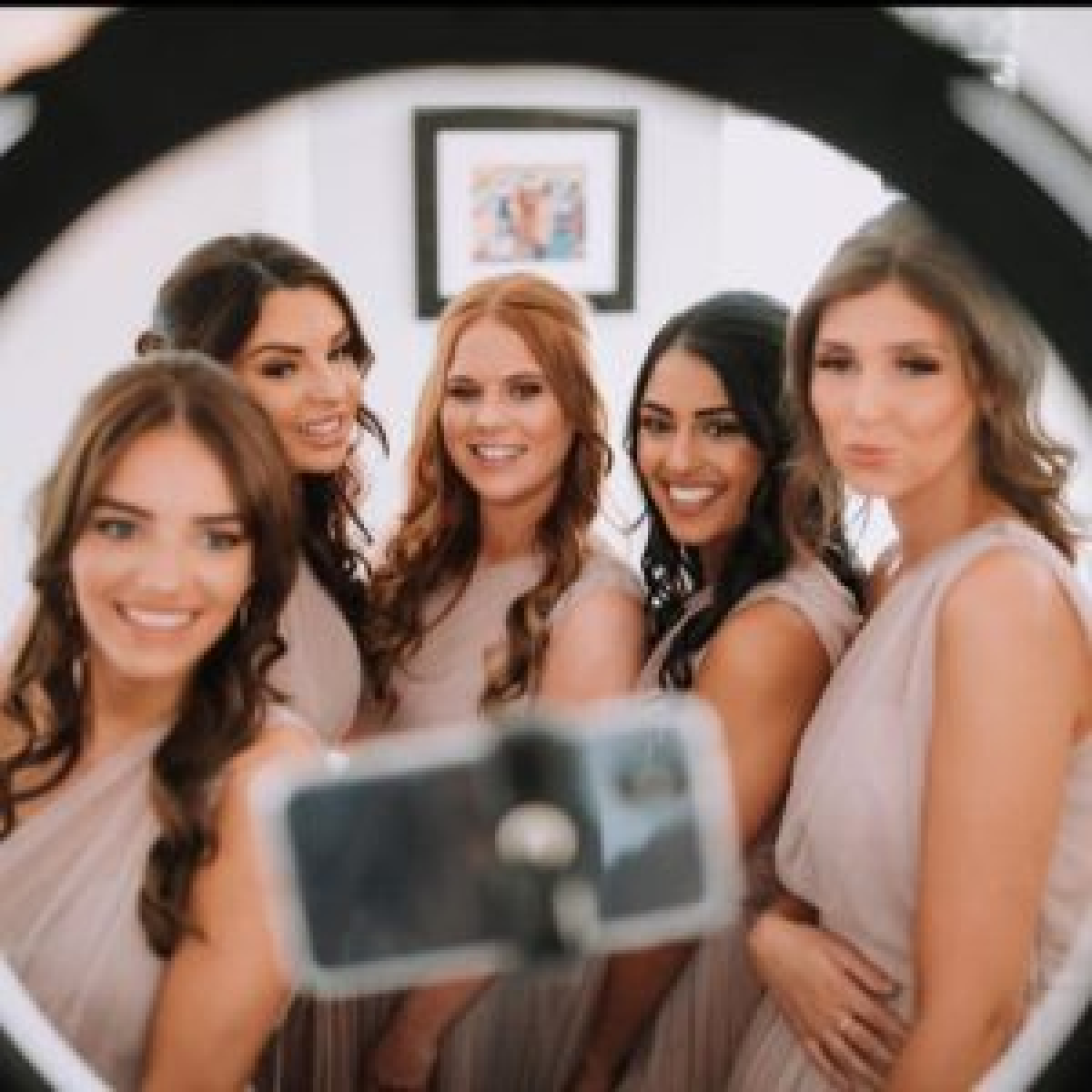 cortex-london-eclipse-ring-light-adjustable-tripod-three-mobile-phone-holders