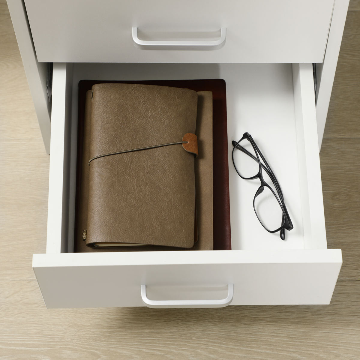cortex-london-windsor-five-drawer-white-computer-desk-locking-drawer