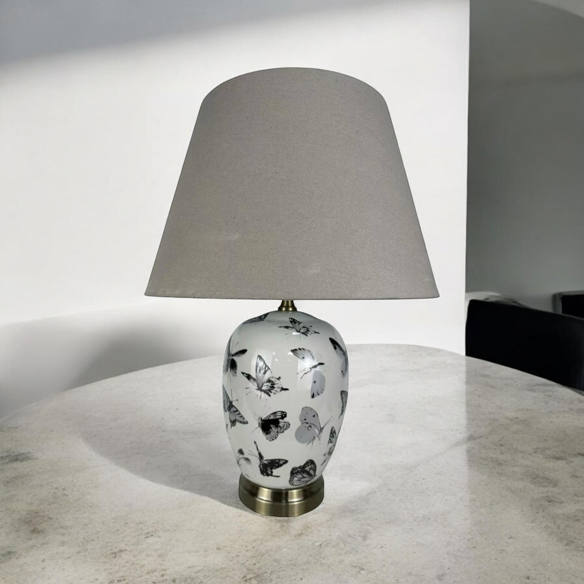 cortex-london-westminster-butterfly-ceramic-table-lamp-50cm-black-white-drum-shade