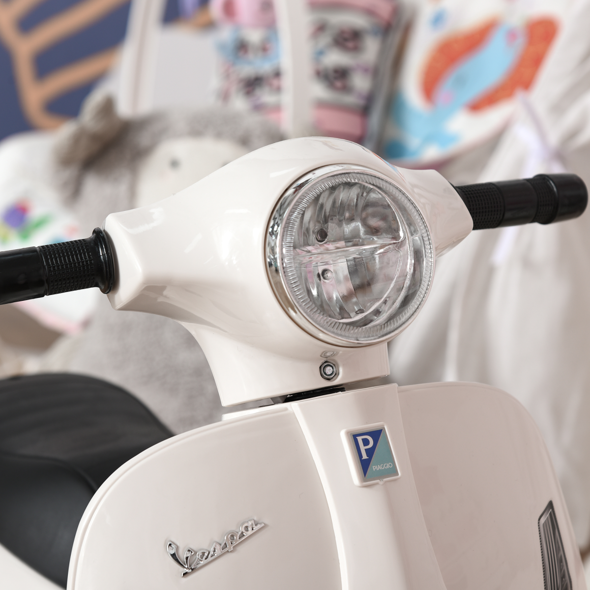 cortex-london-brighton-vespa-licensed-kids-ride-on-motorcycle-6v