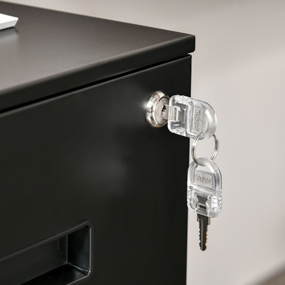 cortex-london-windsor-lockable-mobile-file-cabinet-black