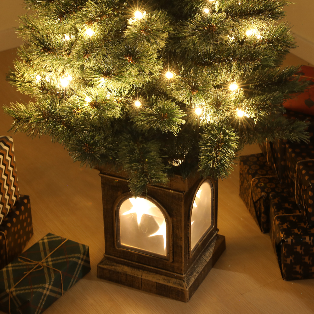 HOMCOM 4ft Artificial Christmas Tree with 80 Warm White LED Lights Remote