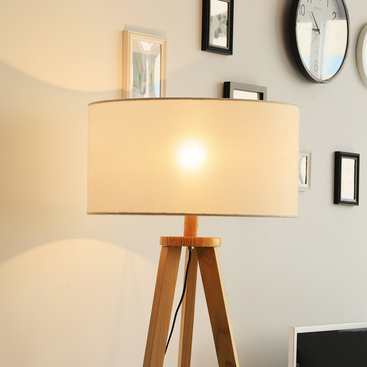 cortex-london-york-cream-linen-tripod-floor-lamp-natural-wood-154-cm