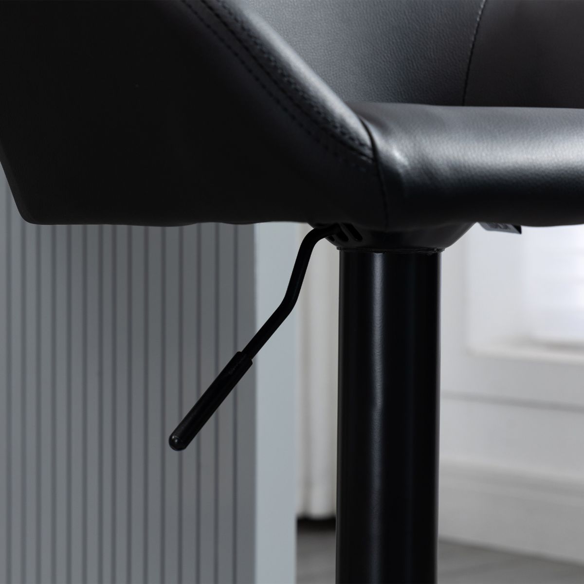 cortex-london-windsor-black-pu-leather-swivel-barstools-set-of-2