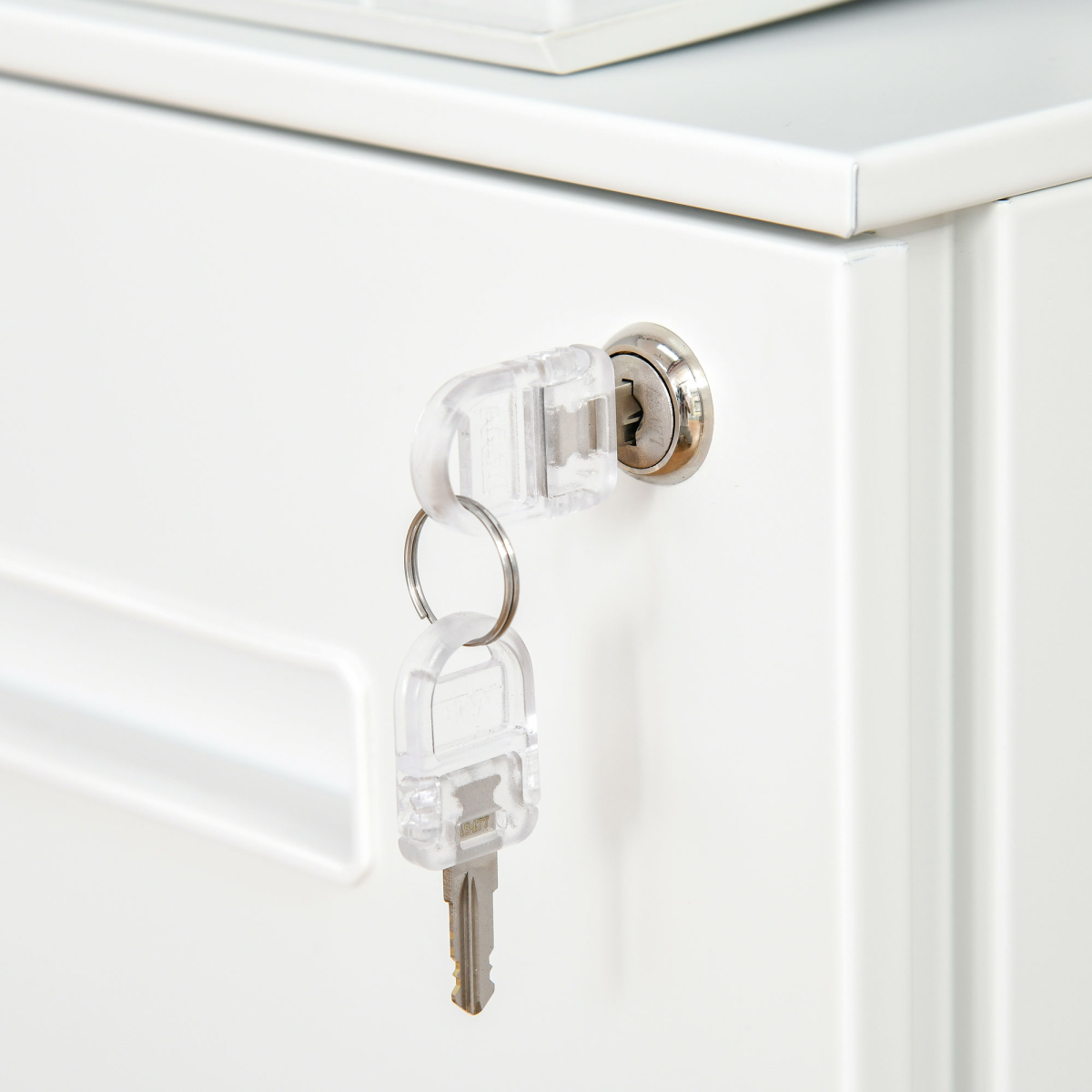 cortex-london-westminster-white-mobile-filing-cabinet-lock-adjustable-partition