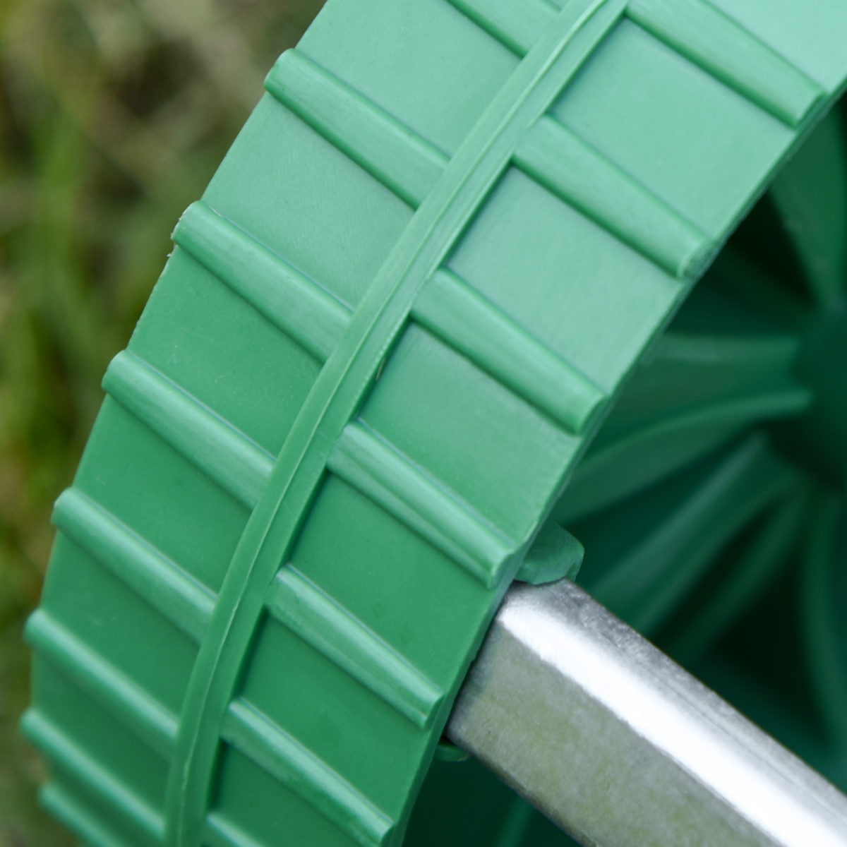 cortex-london-windsor-lawn-aerator-roller-galvanized-metal-pp-plastic
