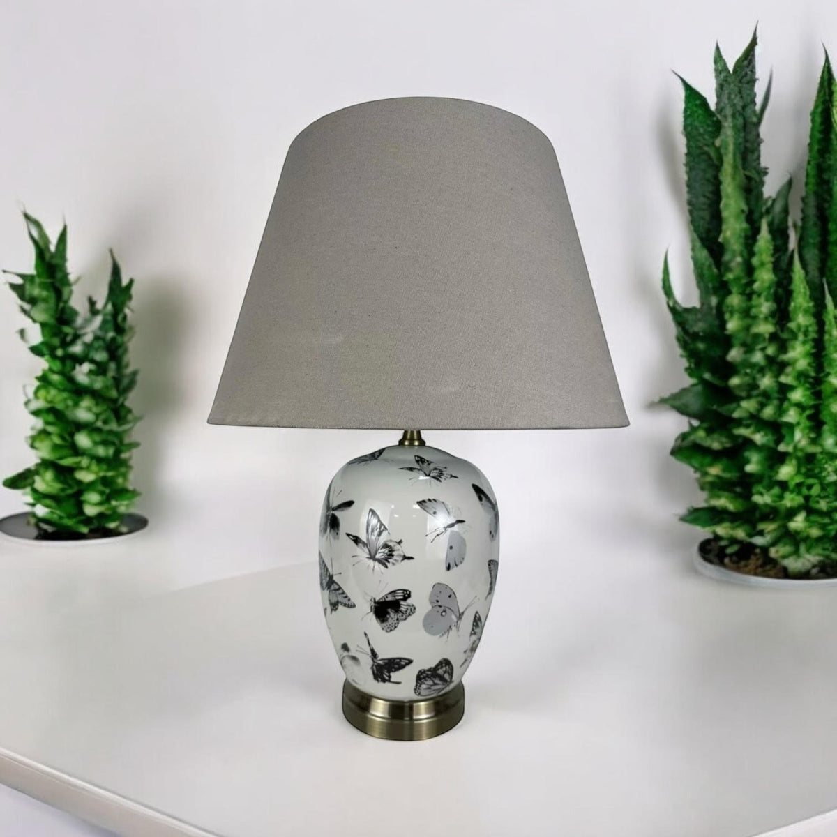 cortex-london-westminster-butterfly-ceramic-table-lamp-50cm-black-white-drum-shade
