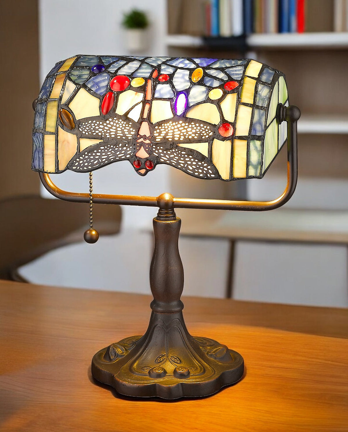 cortex-london-windsor-dragonfly-tiffany-lamp-vibrant-colours-versatile-style
