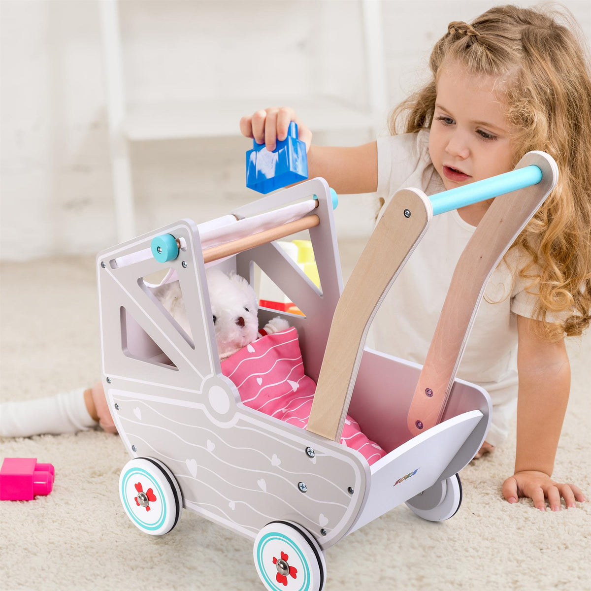 cortex-london-windsor-wooden-dolls-pram-with-bedding