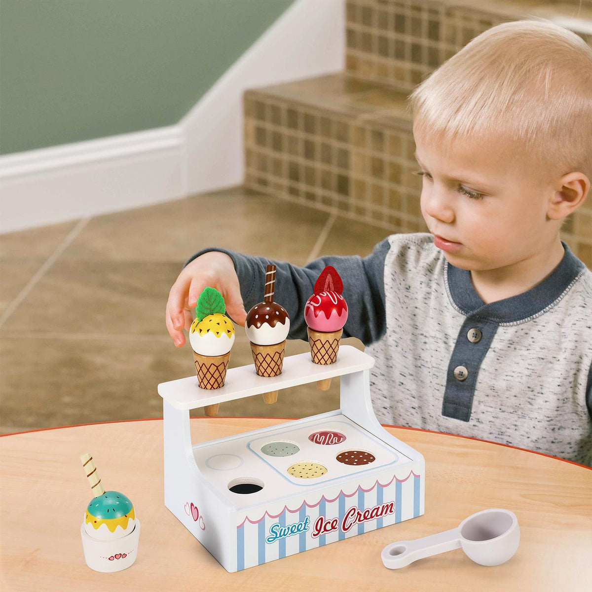 cortex-london-windsor-mini-ice-cream-shop-set-with-ice-creams-cones-cup-toppings-scoop-and-counter