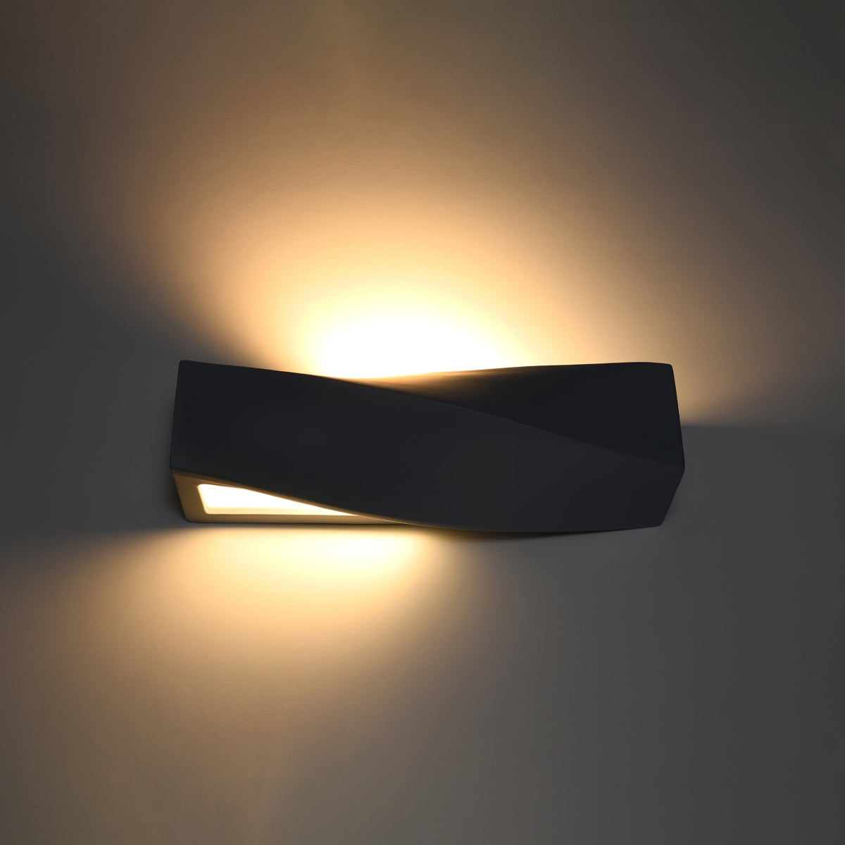 cortex-london-windsor-sigma-black-ceramic-glass-wall-lamp-e27