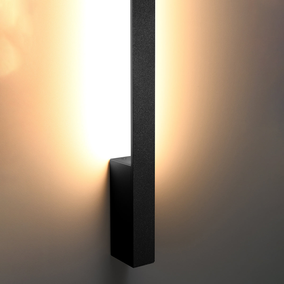 cortex-london-windsor-lahti-black-aluminium-led-wall-lamp