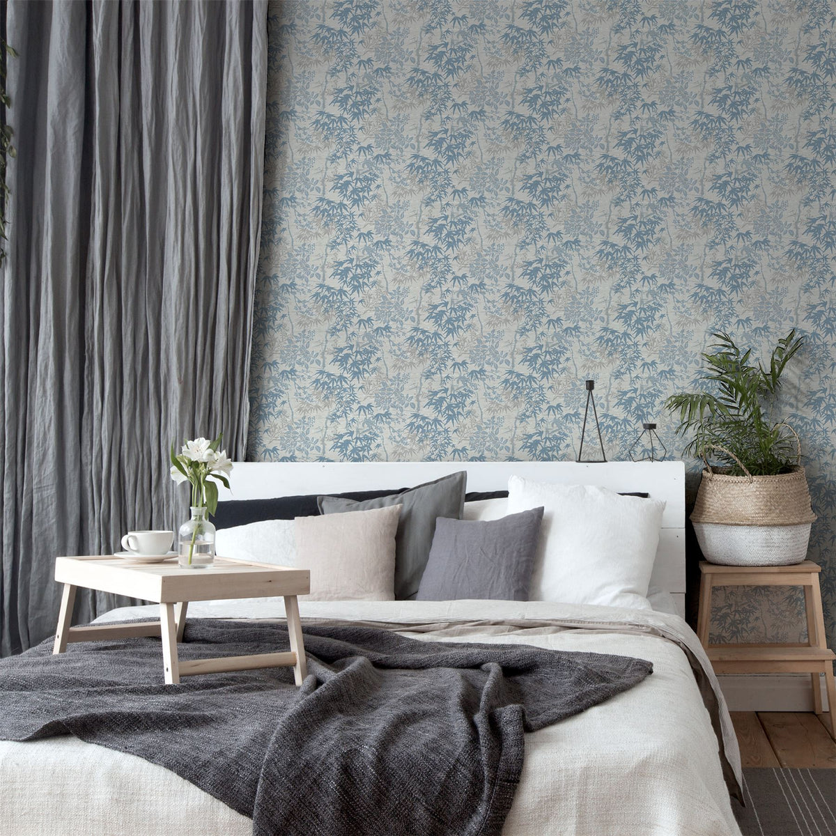 kew-oriental-leaf-wallpaper-chalk-blue-grey-cortex-london