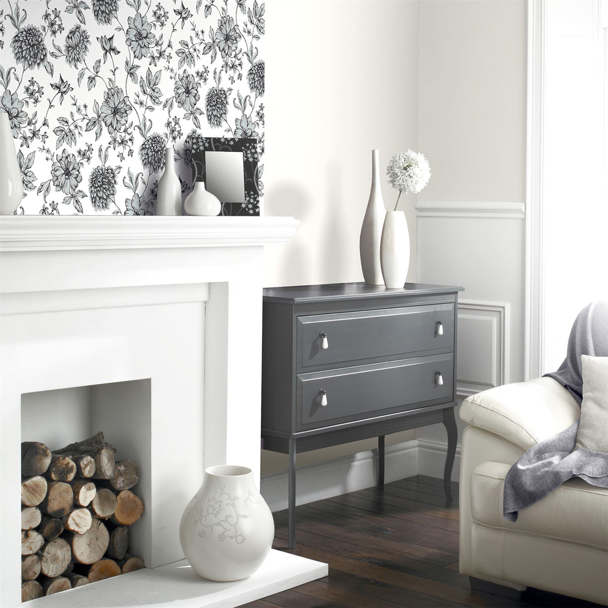 cortex-london-fleur-mono-wallpaper-sw12-floral-foliage-light-cream-glitter-finish