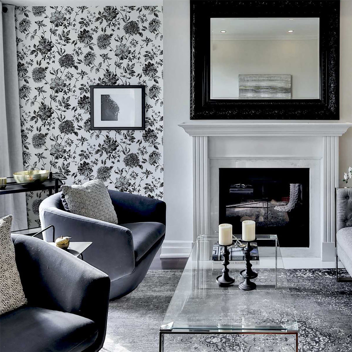 cortex-london-fleur-mono-wallpaper-sw12-floral-foliage-light-cream-glitter-finish