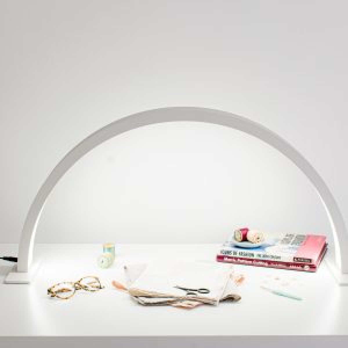 cortex-london-bath-desk-curve-lamp-white-aluminium-5-step-dimmer-phone-holder