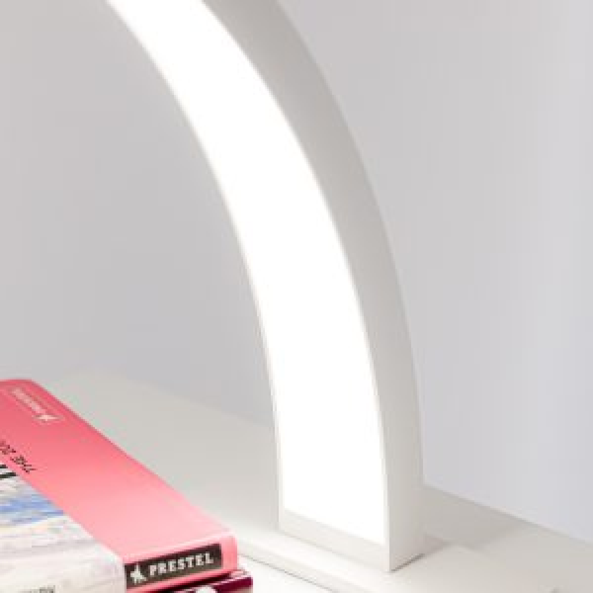 cortex-london-bath-desk-curve-lamp-white-aluminium-5-step-dimmer-phone-holder