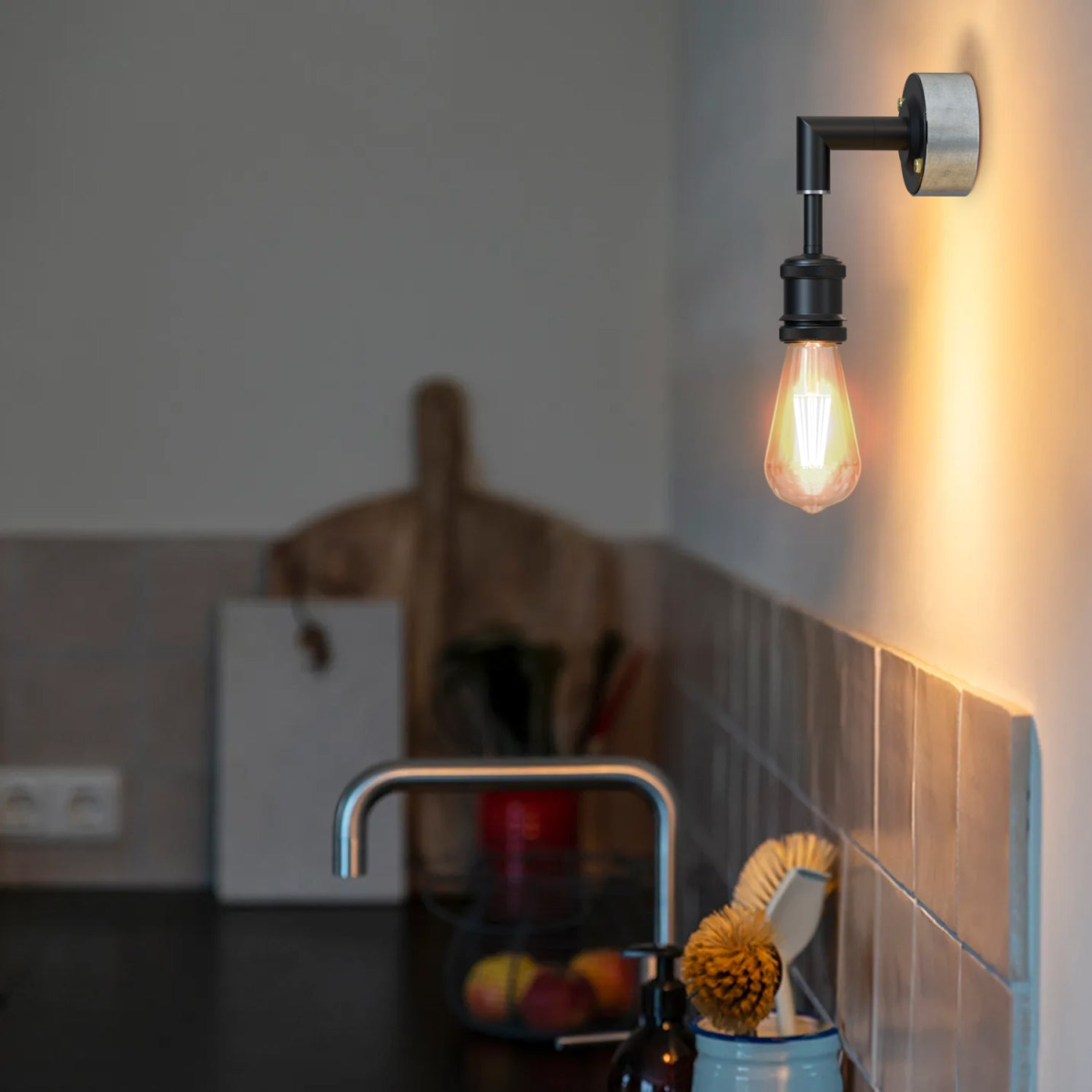 cortex-london-windsor-industrial-conduit-pipe-e27-wall-light