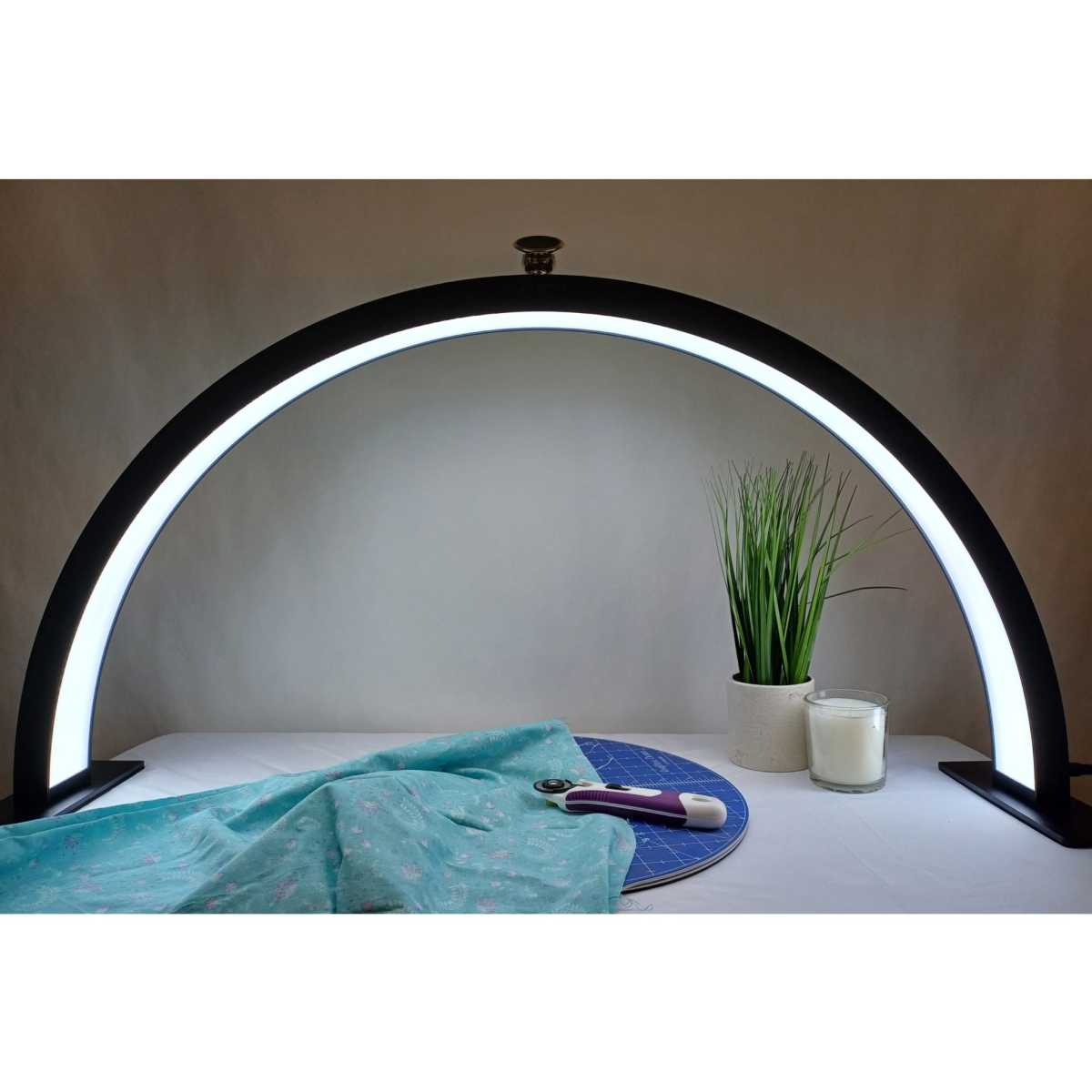 cortex-london-bath-desk-curve-lamp-white-aluminium-5-step-dimmer-phone-holder