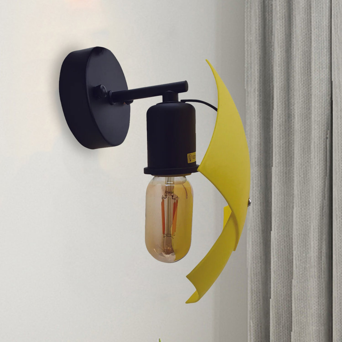 windsor-black-pvc-edison-wall-light-cortex-london