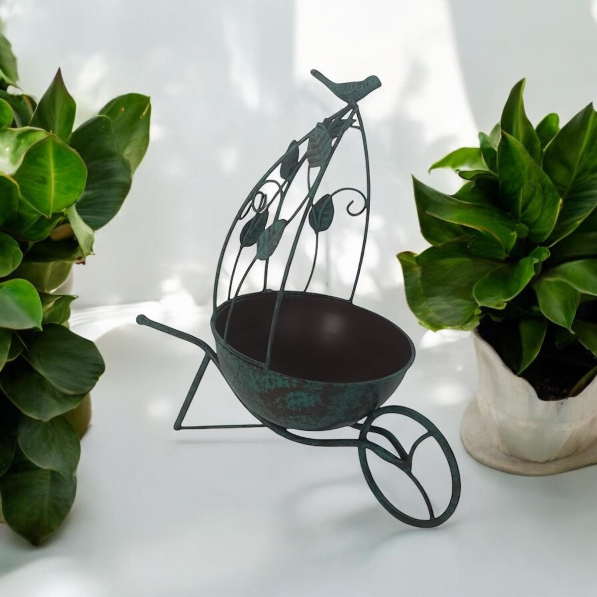 cortex-london-windsor-green-36cm-rust-resistant-metal-garden-planter