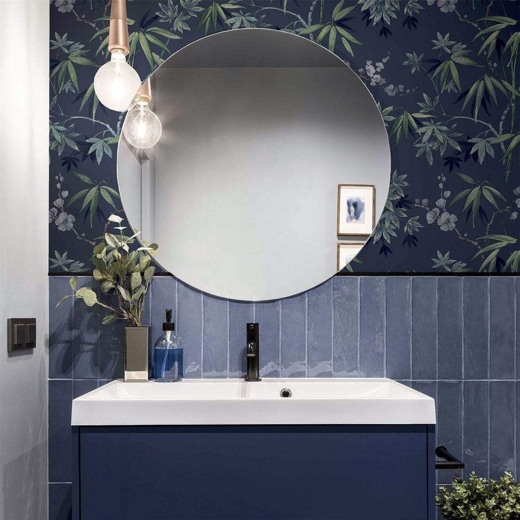 cortex-london-windsor-jasmine-garden-navy-wallpaper-lilac-flowers