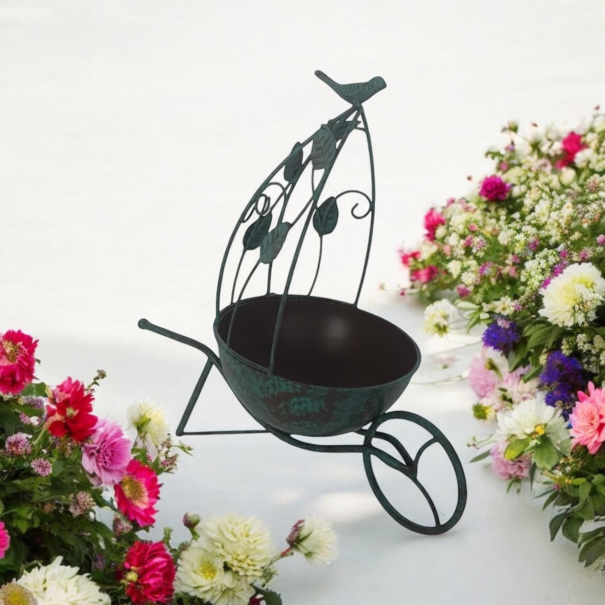 cortex-london-windsor-green-36cm-rust-resistant-metal-garden-planter