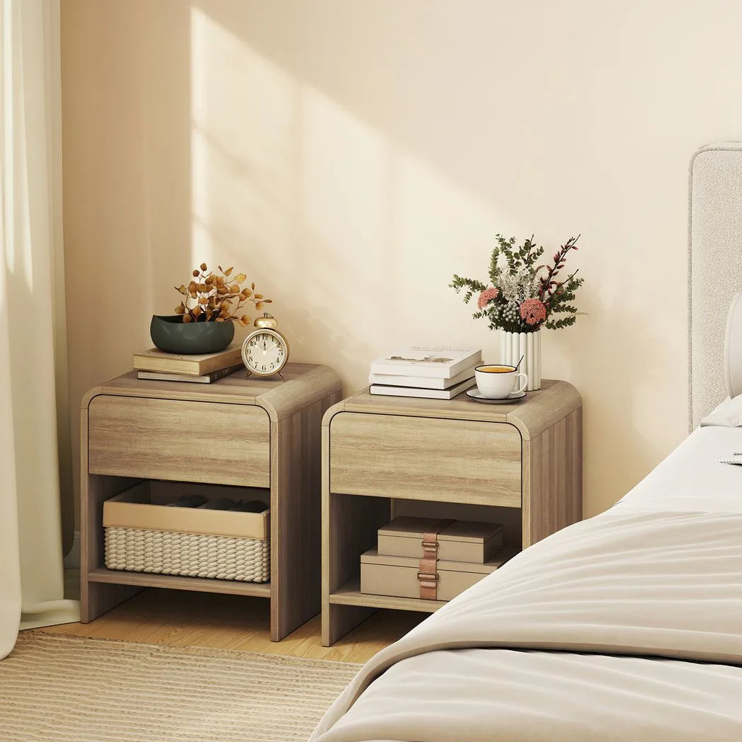 HOMCOM Bedside Tables Set of 2, Nightstands with Rounded Corners, Modern Side Table with Silent Drawer for Bedroom, Natural